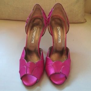 Oscar de La Renta fuschia pink satin heels
